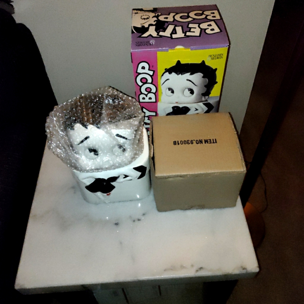 Betty Boop Ceramic Cookie Jar - Picture 4 of 5